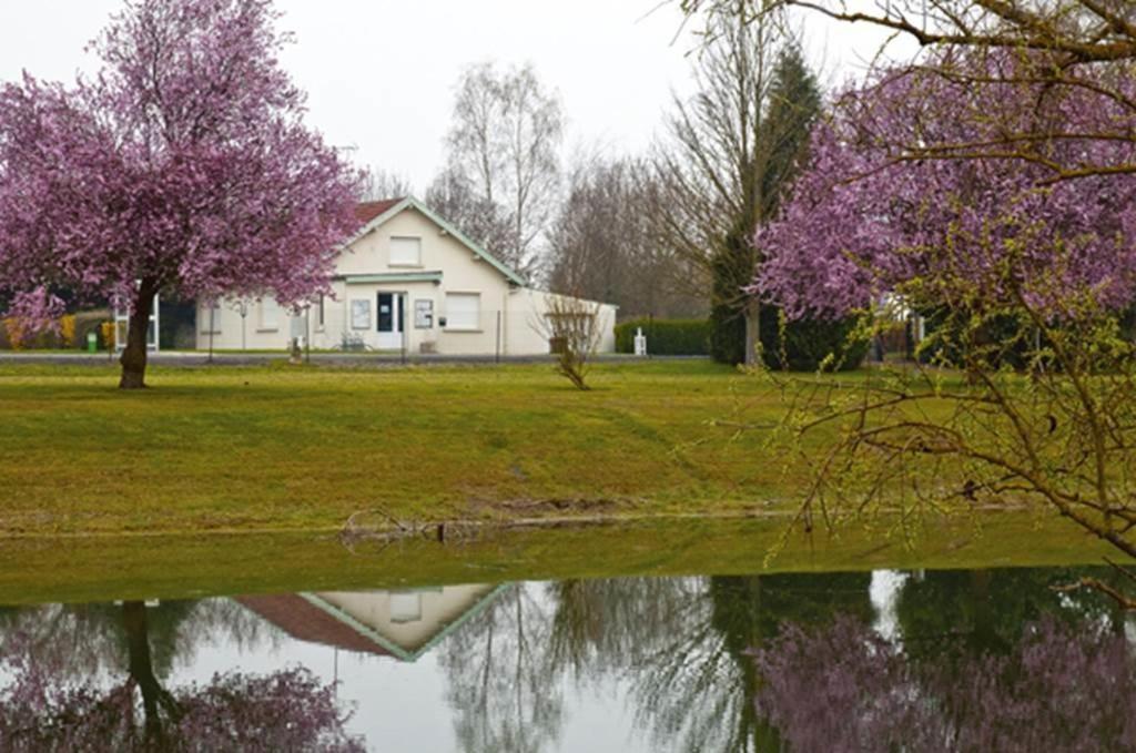 Camping Le Vallage Attigny Exterior photo